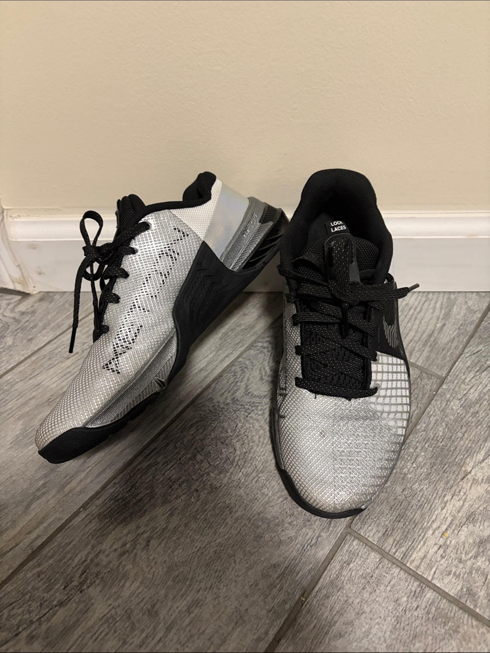 Nike Metcon 8 Premium 'White Black Iridescent' Women's DQ4681-100 US 7